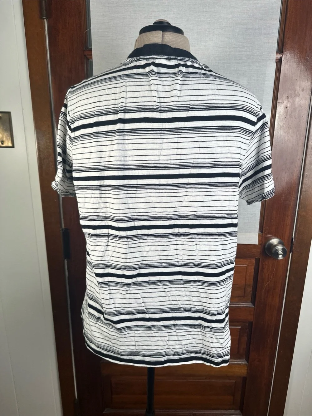 Guess t-shirt Embroidered Retro Style Men’s size M White Black Stripe - Picture 6 of 8